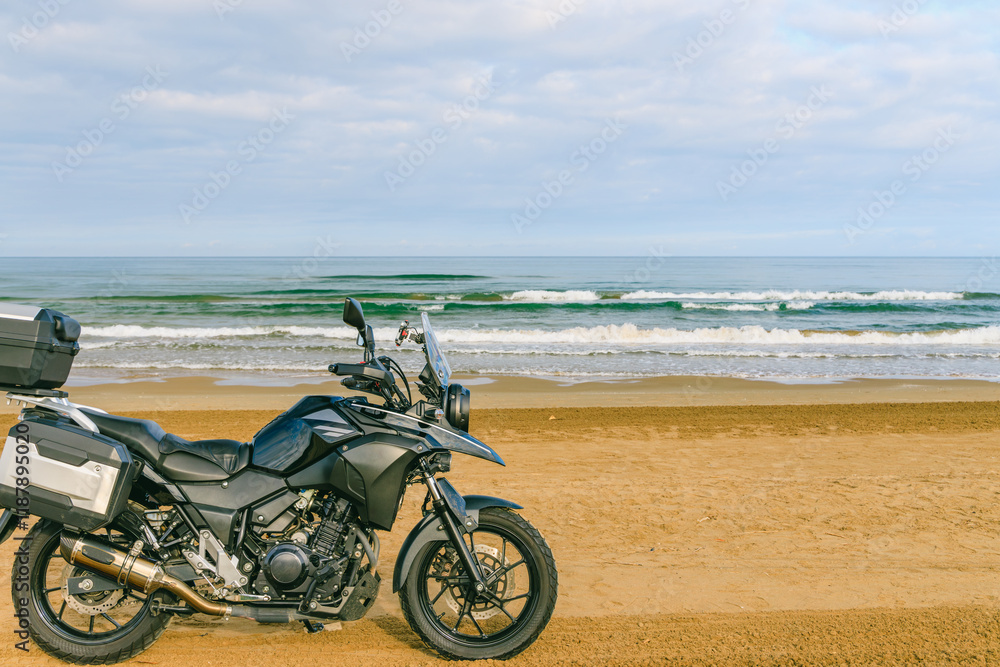 Obraz premium 海とバイク
