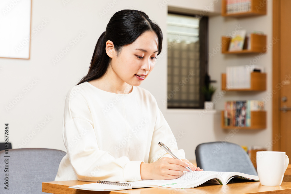 試験勉強をするアジア人女性15 試験勉強をするアジア人女性15