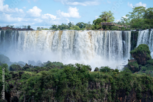 Fotografie Hermosas vistas de las Cataratas del Iguazú en un día soleado