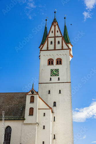 Kirchturm und Kirche in Dietenheim in Deutschland, Baden-Würrtemberg