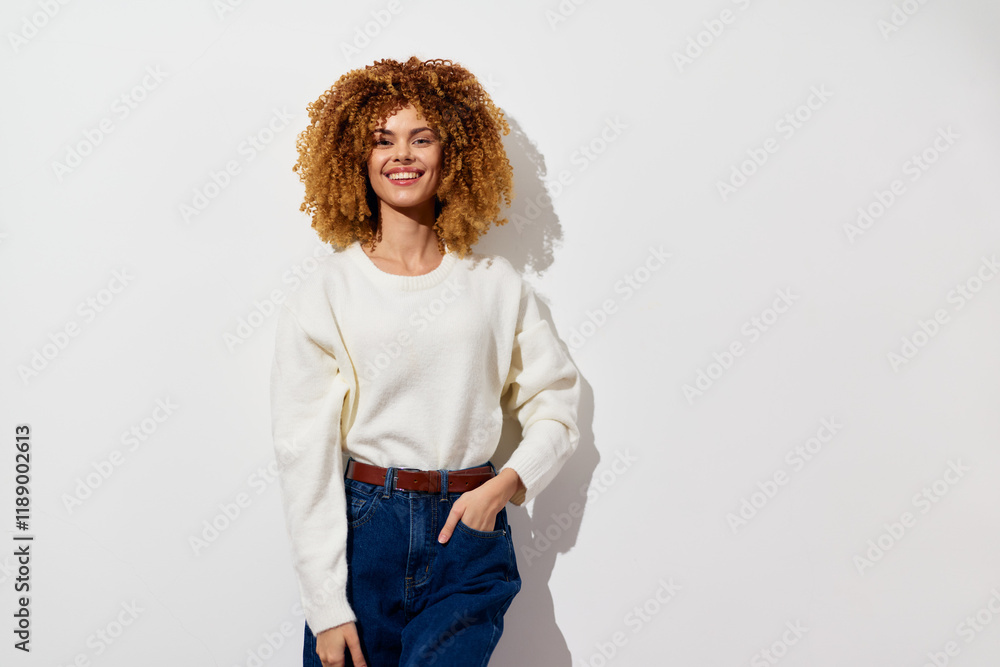 © SHOTPRIME STUDIO - portrait of a smiling woman with curly hair in a light sweater against a neutral white background, embodying a casual and friendly vibe, ideal for lifestyle and fashion imagery