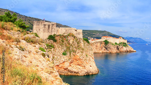 Obraz na płótnie View of the Fort Lovrijenac or St. Lawrence Fortress and the Old Town of Dubrovnik on the Adriatic coast of Croatia w salonie