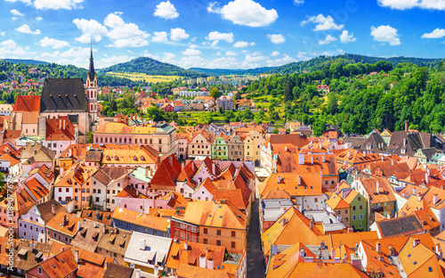 Obraz na płótnie Summer cityscape - top view of the historic centre of Cesky Krumlov, Czech Republic w salonie