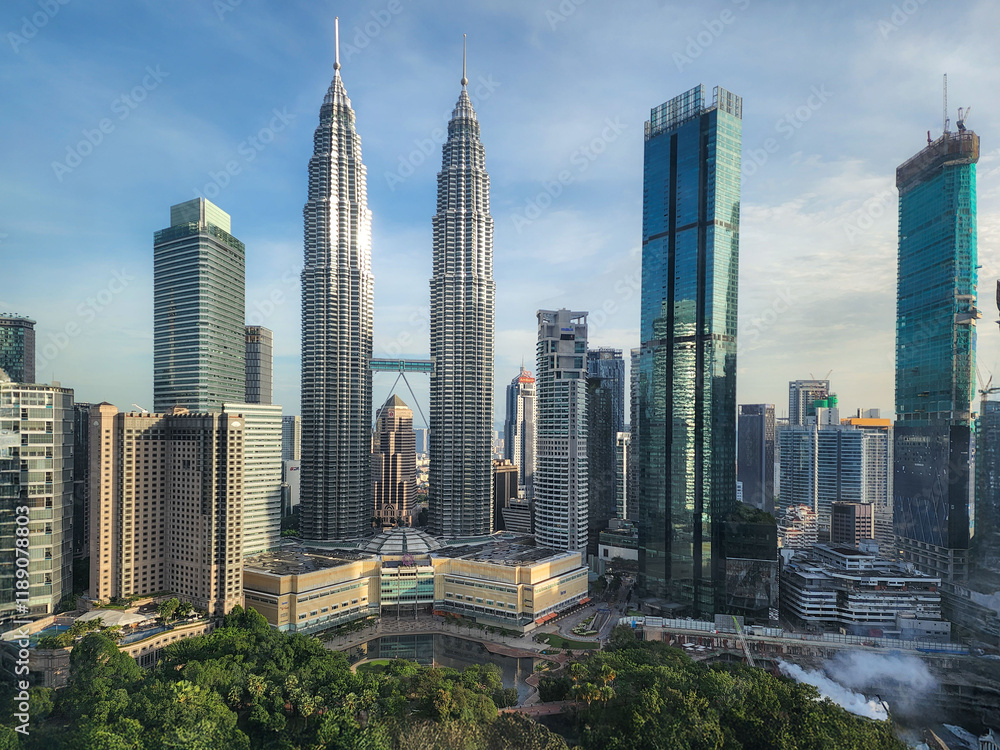 Obraz premium Sunset aerial view of Kuala Lumpur cityscape. Beautiful cityscape at Kuala Lumpur, Malaysia.