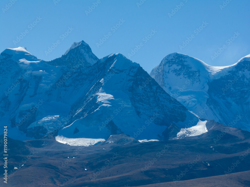 Obraz premium Beautiful high altitude hanging glacier and snow capped mountain in Tibet, China