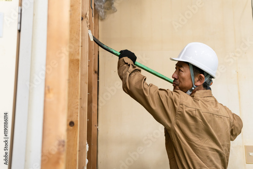 建設現場で働くミドル男性　 photo