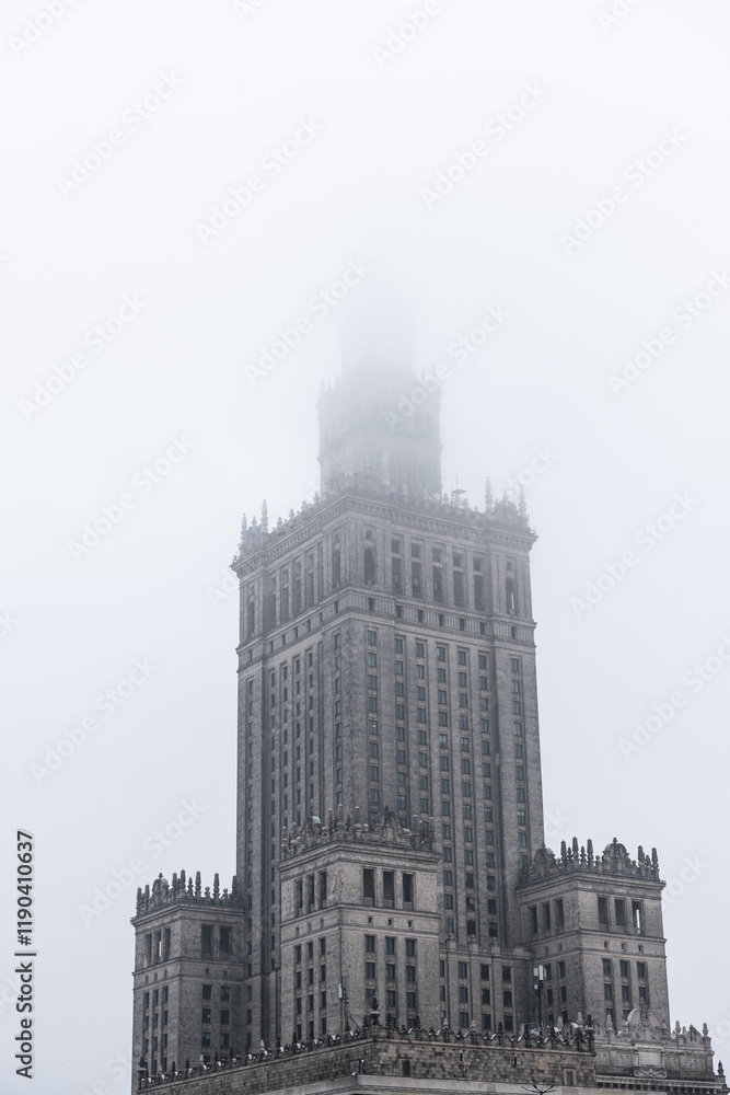 Obraz premium Palace of Culture and Science in Warsaw on a foggy day