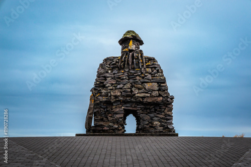 Obraz na płótnie Bardur Snaefellsas Statue at Arnarstapi on Snaefellsnes Peninsula in Iceland w salonie