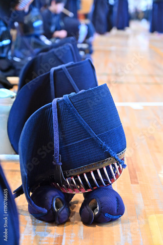 並んでいる剣道の面