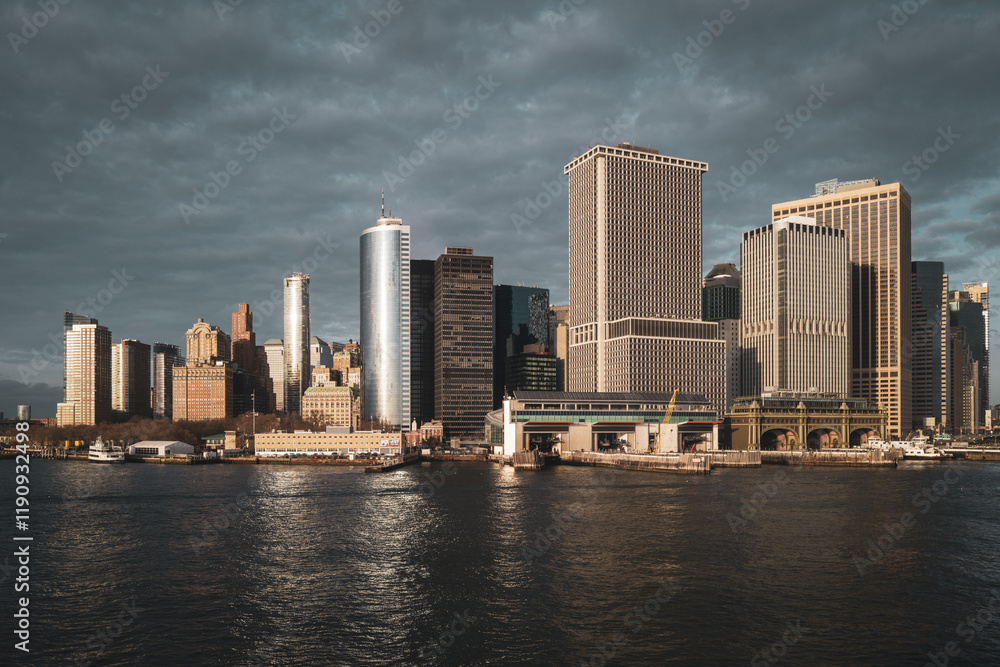 Fototapeta premium The southern tip of Manhattan, New York shortly before sunset