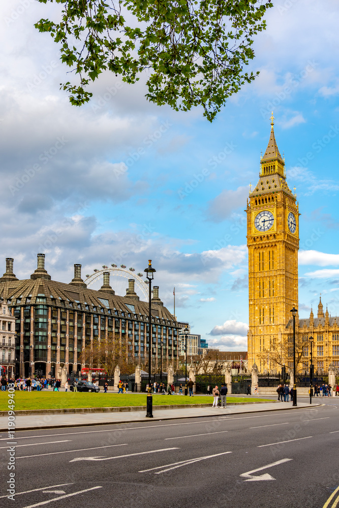 Obraz premium Big Ben tower and Parliament square in London, UK