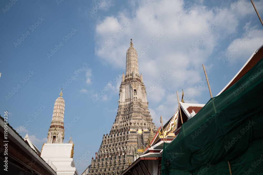 Arun Pagoda, is a Buddhist temple locate on west bank of the Chao Phraya River. Among the best known of Bangkok and Thailand's landmark