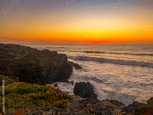 Sonnenuntergang am Atlantik in Portugal auf dem Fischerpfad photo