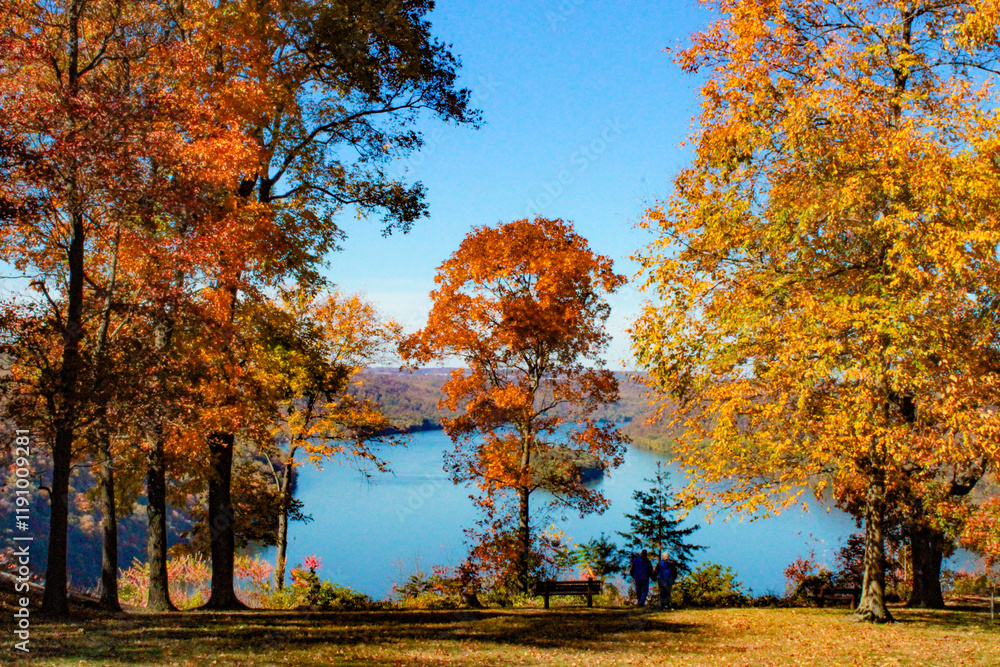 Obraz premium Autumn landscape over water