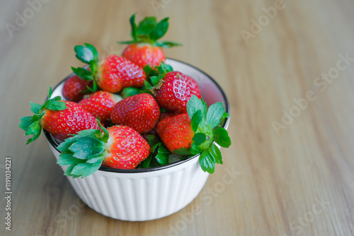 Obraz na płótnie Fresh Organic Ripe Strawberries In A Porcelain Bowl over wooden background w salonie