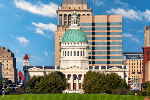 Obraz na płótnie Old Courthouse in St. Louis, Missouri on a sunny day. Old County Courthouse was built as a combination federal and state courthouse in St. Louis, Missouri w salonie