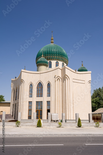 Piccola moschea islamica nella periferia di Samarcanda photo