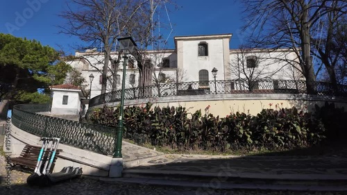 Lisboa é uma cidade vibrante e histórica, conhecida pela sua luz única, colinas com vistas deslumbrantes, bairros pitorescos e uma mistura perfeita de tradição e modernidade. photo