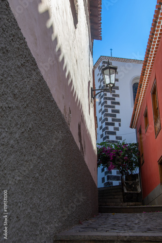 Obraz na płótnie Narrow alley in the small town of Garachico on the Canary Island of Tenerife w salonie