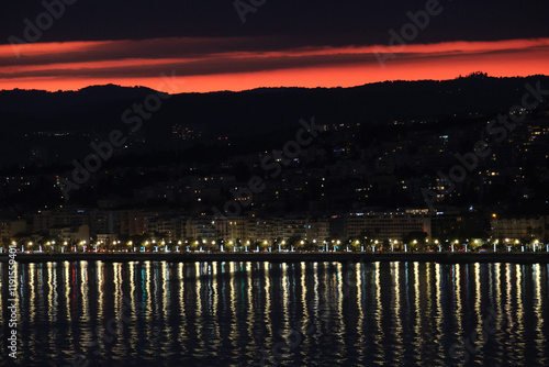 Obraz na płótnie vista noturna cidade nice frança mar prédio textura w salonie