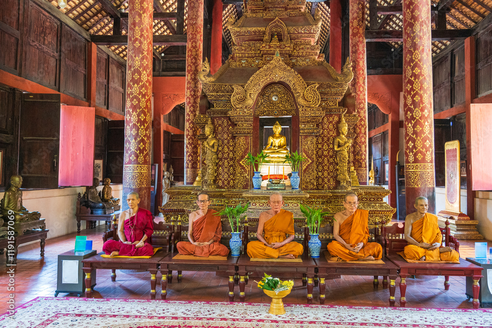 Fototapeta premium Models of Monks at Wat Chedi Luang in Thailand