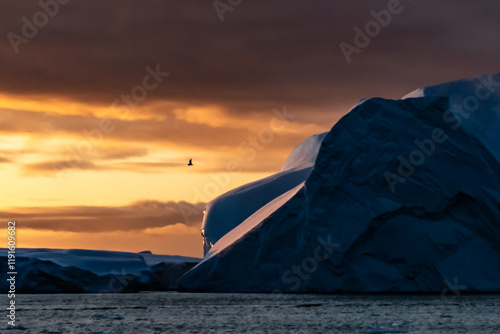 Eisberge im Ilulissat Eisfjord, Grönland photo