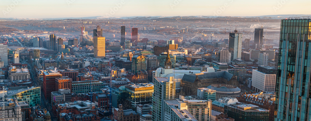 Fototapeta premium Panoramic aerial image of Manchester's frosty cityscape during the morning sunrise.