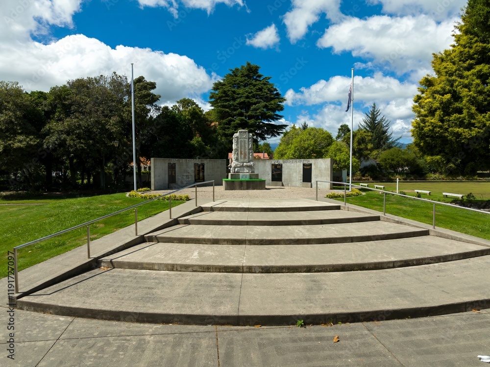 Obraz premium War memorial steps, NZ flag, sunny day. A tribute to those who served. LEVIN WAR MEMORIAL, LEVIN, MANAWATU-WANGANUI, NEW ZEALAND