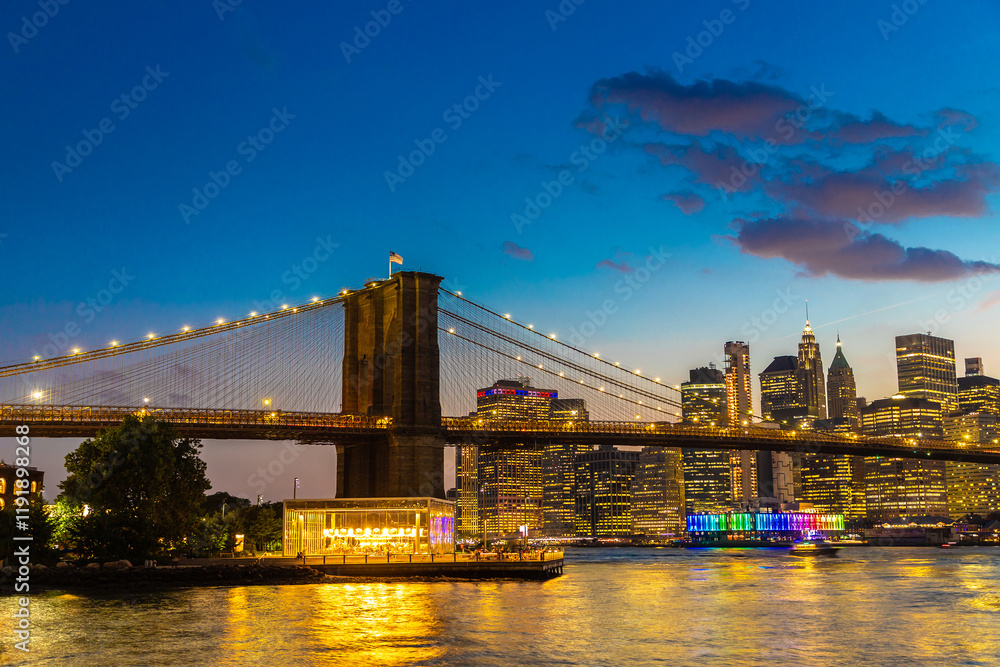 Fototapeta premium Brooklyn Bridge and Manhattan at sunset