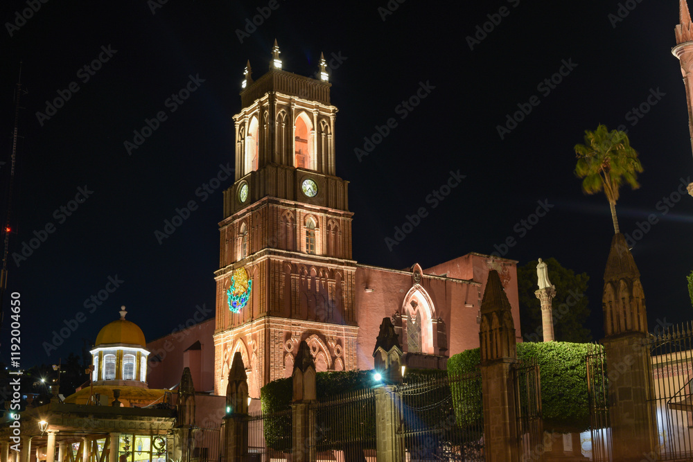 Fototapeta premium church at night santa escuela de Cristo, san Miguel de Allende, Guanajuato 