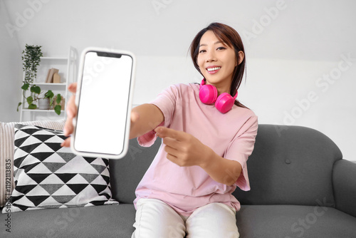 Young Asian woman with smar...