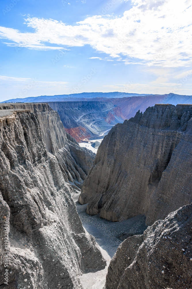 Obraz premium Spectacular Anjihai Grand Canyon natural landscape in Xinjiang. Weathered mountain and canyon in China.