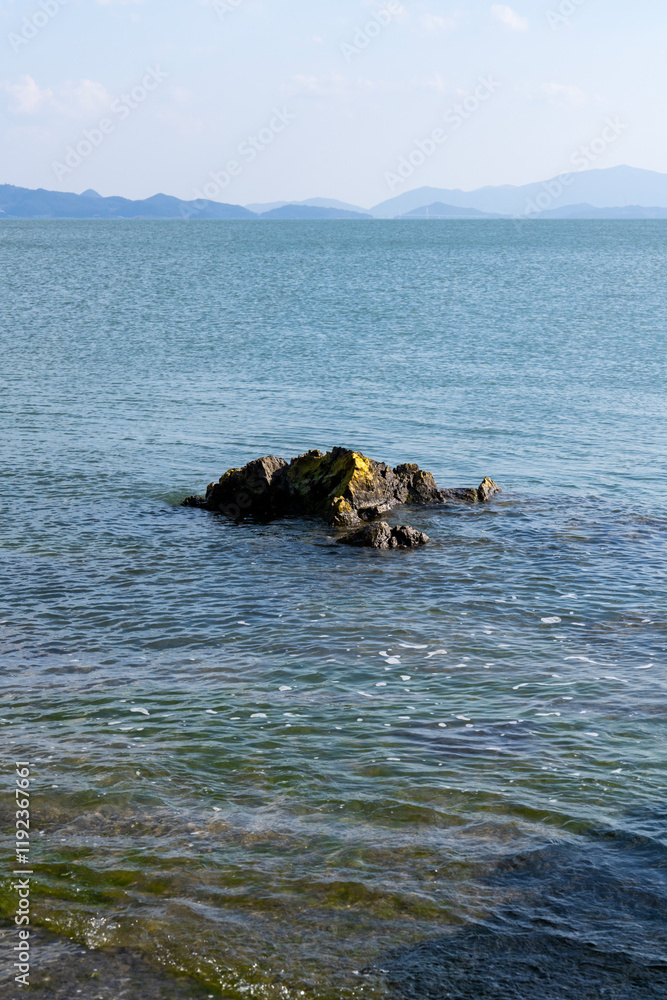 Fototapeta premium rock on the sea
