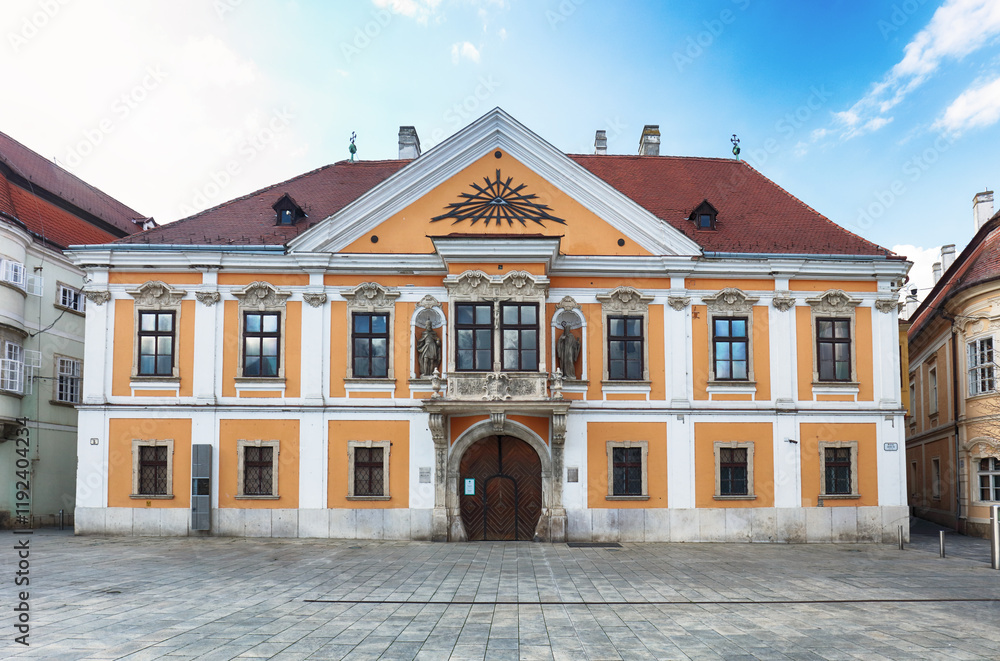 Obraz premium Old building in Szechenyi Square, Gyor