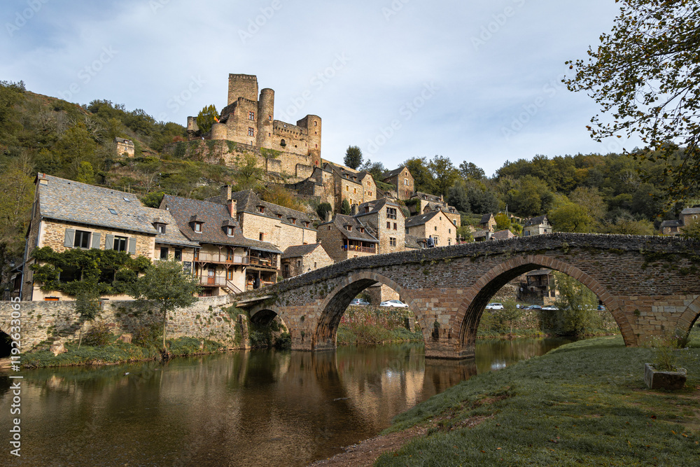 Historic Stone Bridge and Medieval Castle in Belcastel, Occitanie, France Historic Stone Bridge and Medieval Castle in Belcastel, Occitanie, France