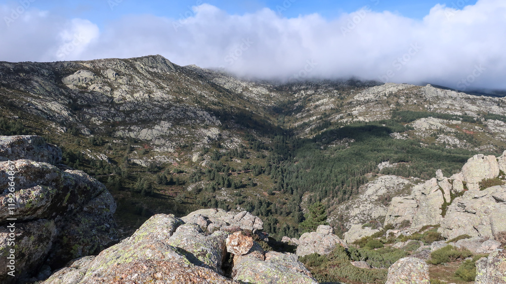 Cuerda larga vista desde Collado de los pastores en La pedriza Cuerda larga vista desde Collado de los pastores en La pedriza
