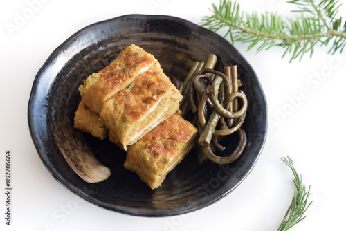 山椒の実入り卵焼きとゼンマイ photo