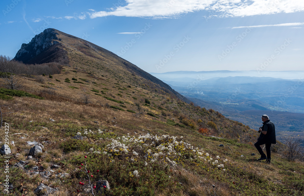 A nature photographer takes a photo of a mountain range that is partially covered in fog, with a beautiful clear blue sky above. A beautiful nature photo. A nature photographer takes a photo of a mountain range that is partially covered in fog, with a beautiful clear blue sky above. A beautiful nature photo.