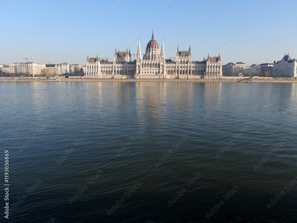Obraz premium Hungary's Parliament building in Budapest by the Danube river