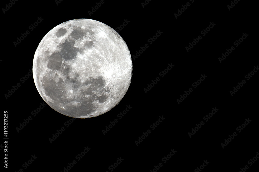 Obraz premium Close up the full moon on the night sky in Bangkok on January 13, 2025.