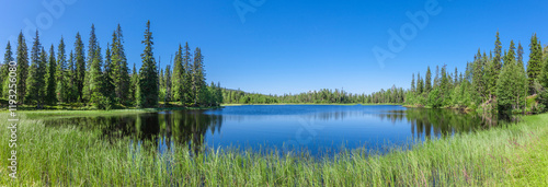 Bergsee vor dem Gipfel Luosto iim Nationalpark Pyhä-Luostoin  Finnland