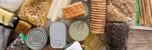 Fotografía Canned goods, cereals, and pasta stored for quarantine and isolation, ensuring l
