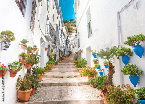 Frigiliana is distinctively Moorish in appearance, with the old quarter made up of narrow, winding, cobblestone streets full of small shops, tapas bars and restaurants well worth exploring