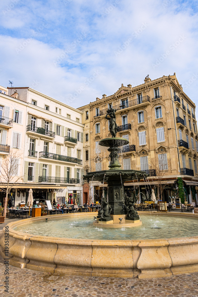 Fototapeta premium Dans les rues de Cannes , ville du Festival , sur la Côte d'Azur en France