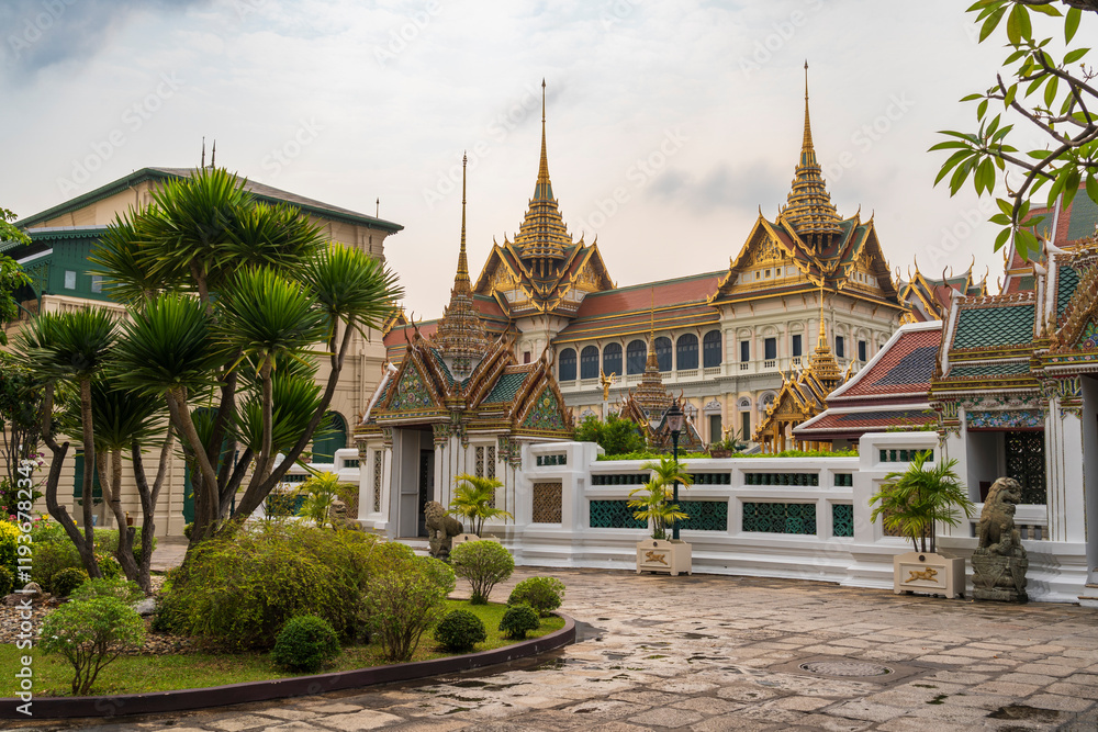 Fototapeta premium Grand Palace and the Temple of the Emerald Buddha - Wat Phra Kaew