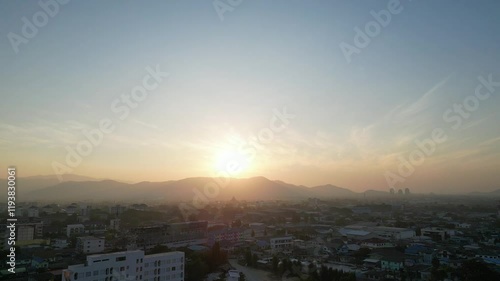 Wallpaper Mural 태국 좀티엔 바다에서 바라보는 웅장한 일출 
 Torontodigital.ca