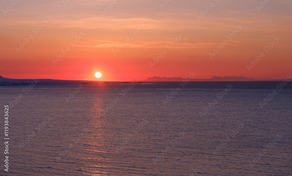 Naklejka premium Sunset over Gronfjorden and Isfjorden, Island of Spitsbergen. Arctic region, Scandinavia, Norway, Svalbard