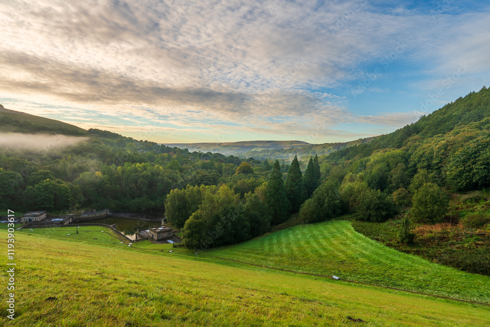 Obraz premium Thornhill valley view from Ladybower dam in Peak District. England