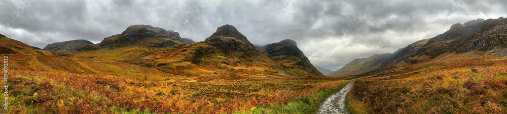 Fototapeta premium Three Sisters of Glencoe Mountains in Fall
