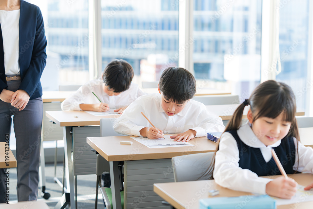 Fototapeta premium テストを受ける児童【撮影協力：学校法人電波学園 東京電子専門学校】